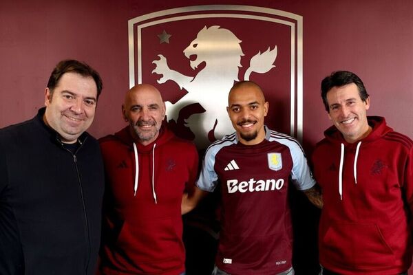Aston Villa oficializa a chegada de Donyell Malen