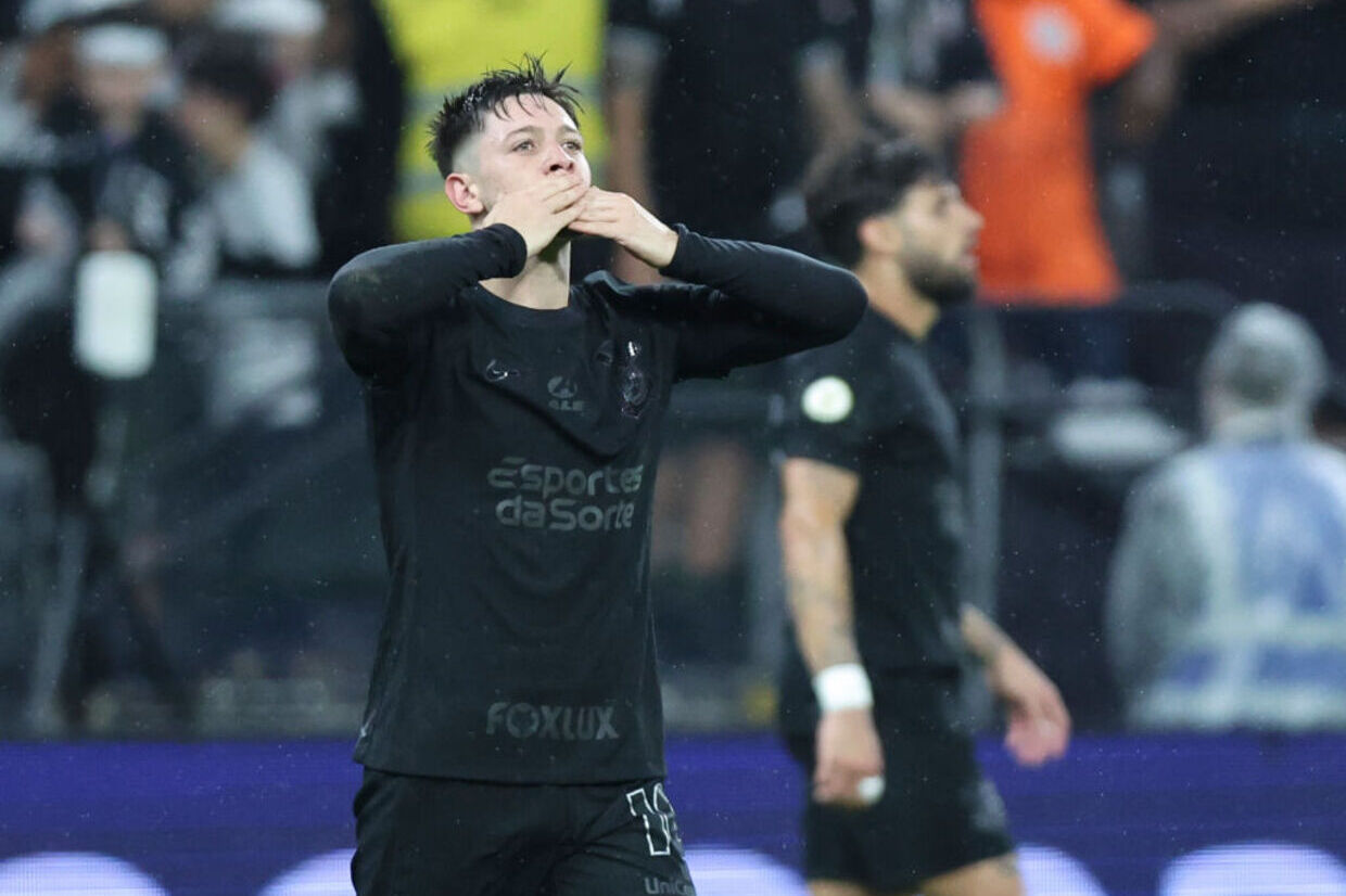 Corinthians bate Palmeiras em clássico eletrizante e se afasta do Z4