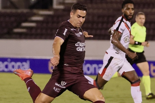 Ferroviria se impe contra o Atltico Goianiense e vence a primeira na Srie B