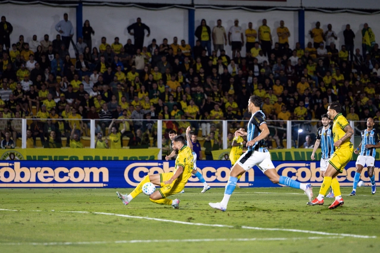 Mirassol e Grêmio: a intensidade de um confronto decisivo no gramado Mirassol e Grêmio: a intensidade de um confronto decisivo no gramado