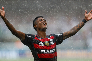 Bruno Henrique, do Flamengo,  indiciado pela PF por forar carto amarelo