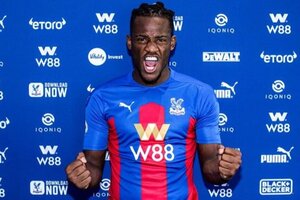 Com anncio inspirado em 'Batman', Crystal Palace revela retorno de Batshuayi