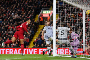 Liverpool cresce no segundo tempo e bate o Wolves em Anfield