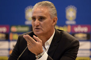 De olho em goleiros e gremistas, Tite v convocao para a Copa 'bastante aberta'