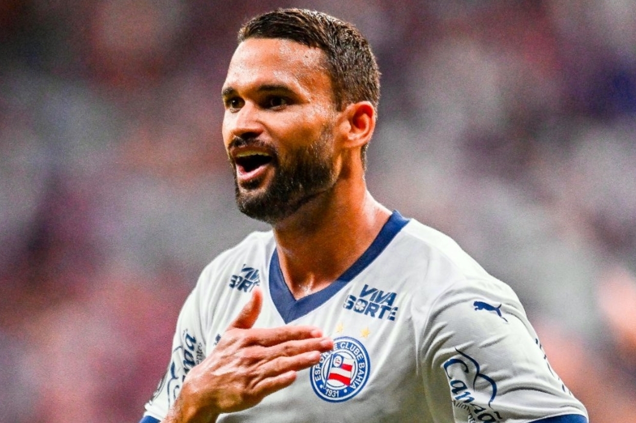 William Jos decide, Bahia bate Atltico Nacional e assume o topo do 'grupo da morte'