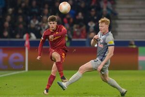 Salzburg marca no fim e bate Roma pela Liga Europa