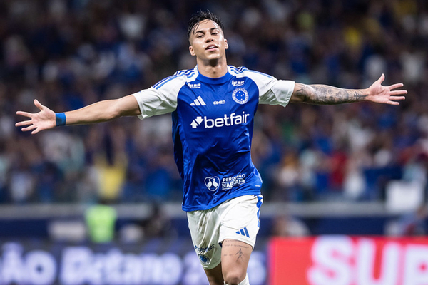 Cruzeiro sufoca Bahia e conta com noite inspirada de Kaio Jorge para conquistar grande vitria