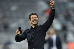 Contrato de Simeone com Atltico prev liberao para a seleo argentina