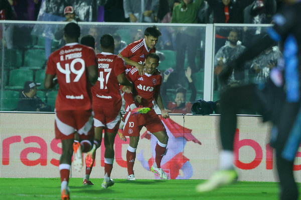 Inter desperdia trs pnaltis, mas supera Maracan e vai s oitavas da Copa do Brasil