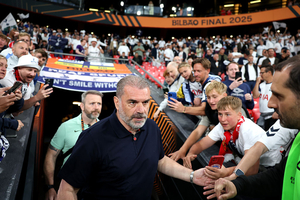 Postecoglou  o quinto treinador no europeu campeo na Uefa