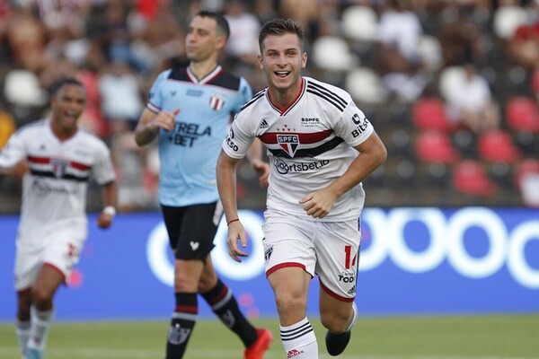 So Paulo e River Plate negociam troca de argentinos