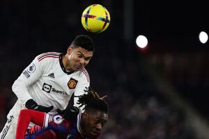 Manchester United sofre gol no fim e fica no empate com o Crystal Palace 