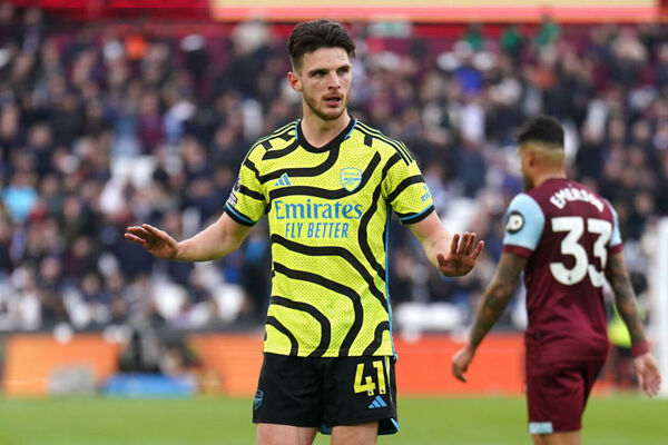 Saudade do ex? Declan Rice guia e Arsenal esmaga o West Ham pela Premier League