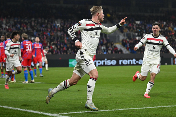 Destaque negativo do ataque do United, Hojlund mira redeno contra a Real Sociedad