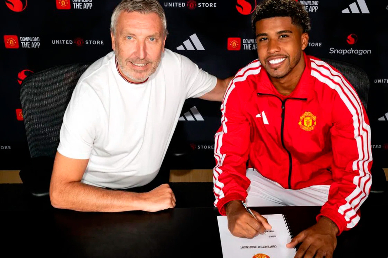 Andrey Santos oficializa contrato de cinco anos com Manchester United