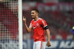 Thiago Galhardo faz dois, Inter vence o Cear e se isola como lder