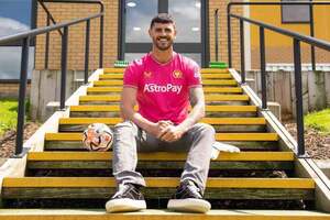 Goleiro da quarta diviso que entrou para o Guinness Book  reforo do Wolves