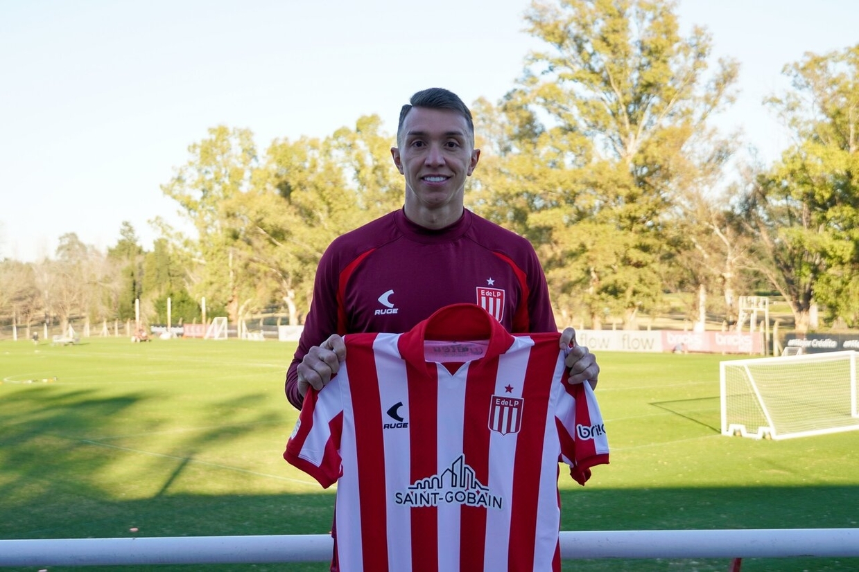 Após 18 anos na Europa, Muslera retorna ao futebol sul-americano e reforça o Estudiantes