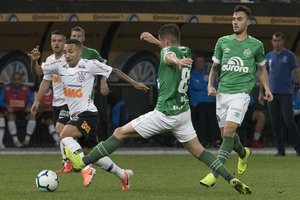 Corinthians vence Chapecoense, reverte desvantagem e avana na Copa do Brasil