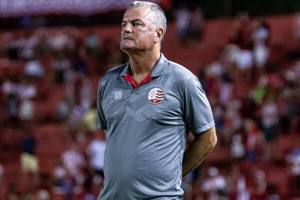 Mazola Jnior no resiste ao incio ruim e deixa o Nutico aps nove jogos
