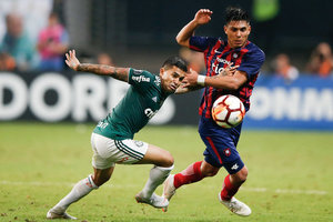 Atltico quer lateral do Cerro e segue atrs de Jobson e Romero