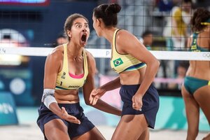 Em jogao, Duda e Ana Patrcia viram sobre australianas e vo  final olmpica