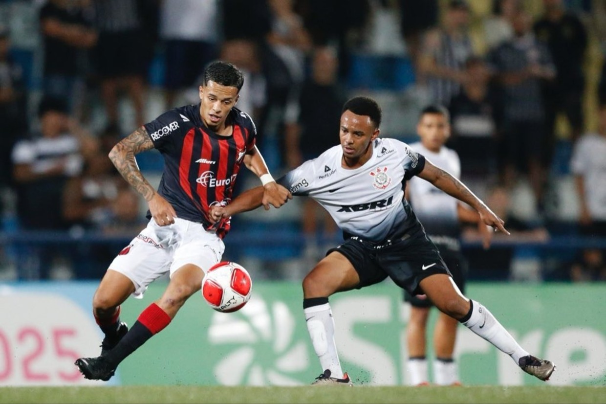Goleiro brilha e Corinthians avana contra o Ituano pela Copinha nos pnaltis