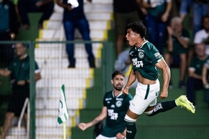 Gois vence o Ava de virada e vai dormir na liderana da Srie B