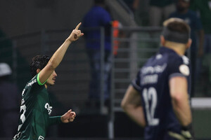 Palmeiras atropela o Grmio e rouba liderana do Brasileiro
