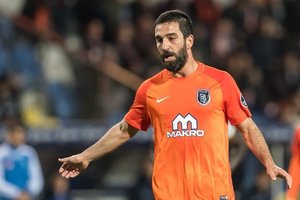 Arda Turan est prestes a trocar de time na Turquia