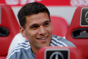 Alavs acerta contratao de defensor do Ajax