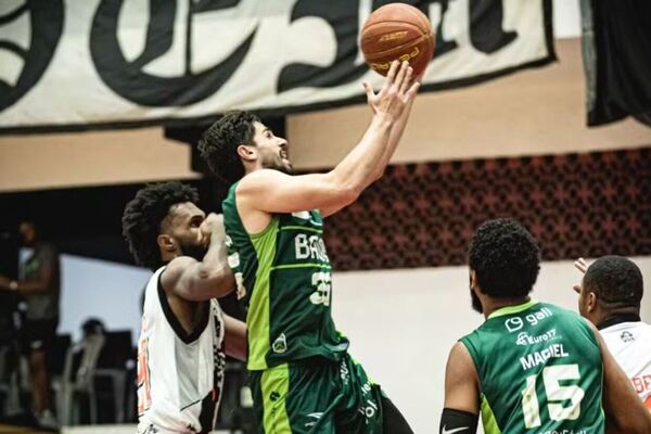 Com drama no fim, Bauru elimina Vasco e pega o Flamengo nas semis do NBB