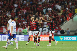 Flamengo atropela o Fortaleza e assume a liderana do Brasileiro