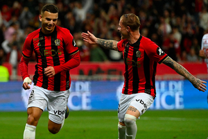 PSG encerra temporada com vitria, Nice volta  Champions e Saint-tienne  rebaixado