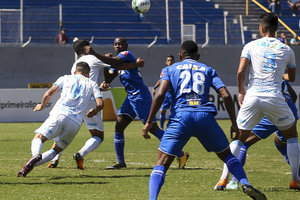 Cruzeiro abre 2 a 0, mas Londrina empata no fim e avana para a final nos pnaltis