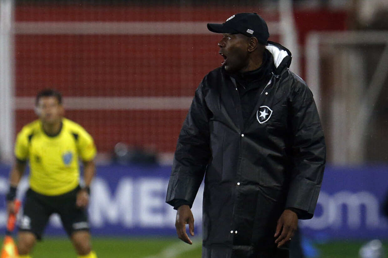 Botafogo anuncia volta de Caçapa... como técnico interino