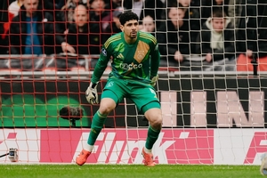 Grmio reativa negociaes com goleiro do futebol portugus