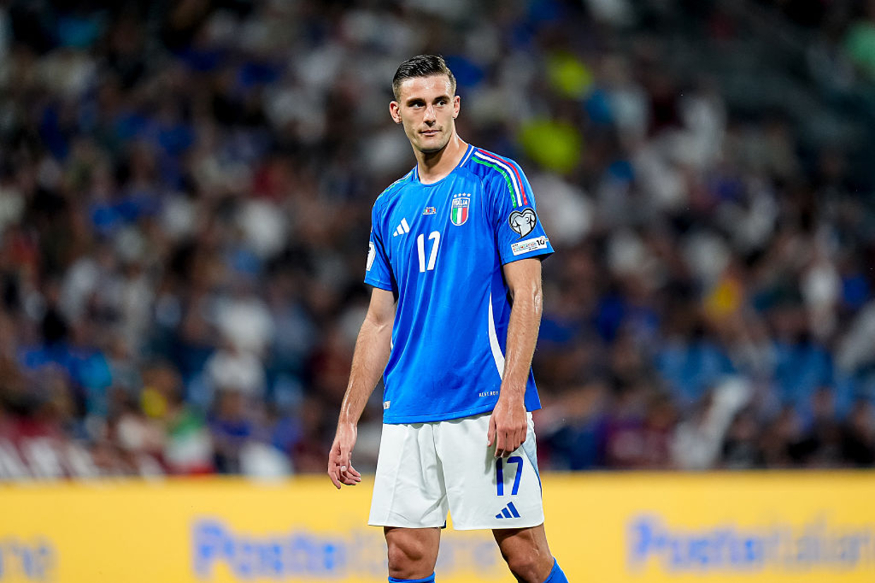 Napoli contrata atacante da seleção italiana