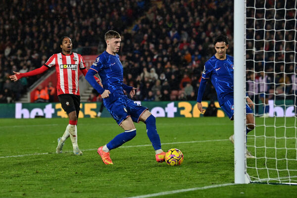 Chelsea castiga nos erros do Southampton e goleia o lanterna da Premier League