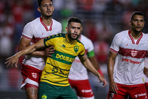 No topo da Srie B, CRB e Cuiab empatam em duelo movimentado