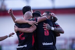 Nos pnaltis, Atltico Goianiense bate Goiansia e fatura o bicampeonato goiano
