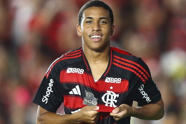 Joshua entra na lista dos mais jovens a marcar pelo Flamengo na Copa do Brasil