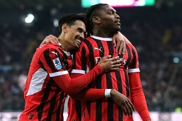 Milan goleia a Udinese fora de casa e ainda sonha com as vagas europeias
