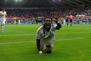 De virada, Swansea impe primeira derrota ao United no Ingls