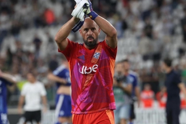 Campeo mundial com a Espanha, Pepe Reina encerra a carreira aos 42 anos