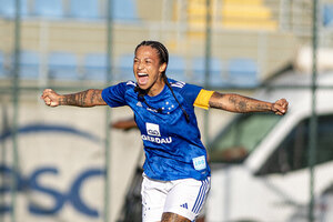 Com show de Byanca Brasil, Cruzeiro goleia no clssico e afunda o Atltico no Z4