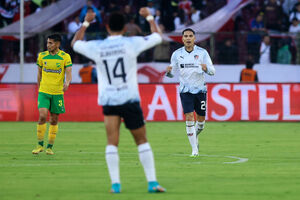 Guerrero brilha, LDU abre boa vantagem sobre Defensa y Justicia e se aproxima da final