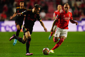 Benfica fica atrs do placar duas vezes, mas busca empate contra o Ajax pela Liga dos Campees