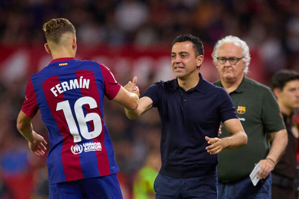 Na despedida de Xavi, Barcelona bate o Sevilla no Campeonato Espanhol