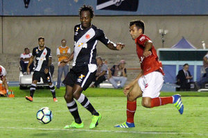 Vasco no joga bem, mas vence Vila Nova e avana na Copa do Brasil